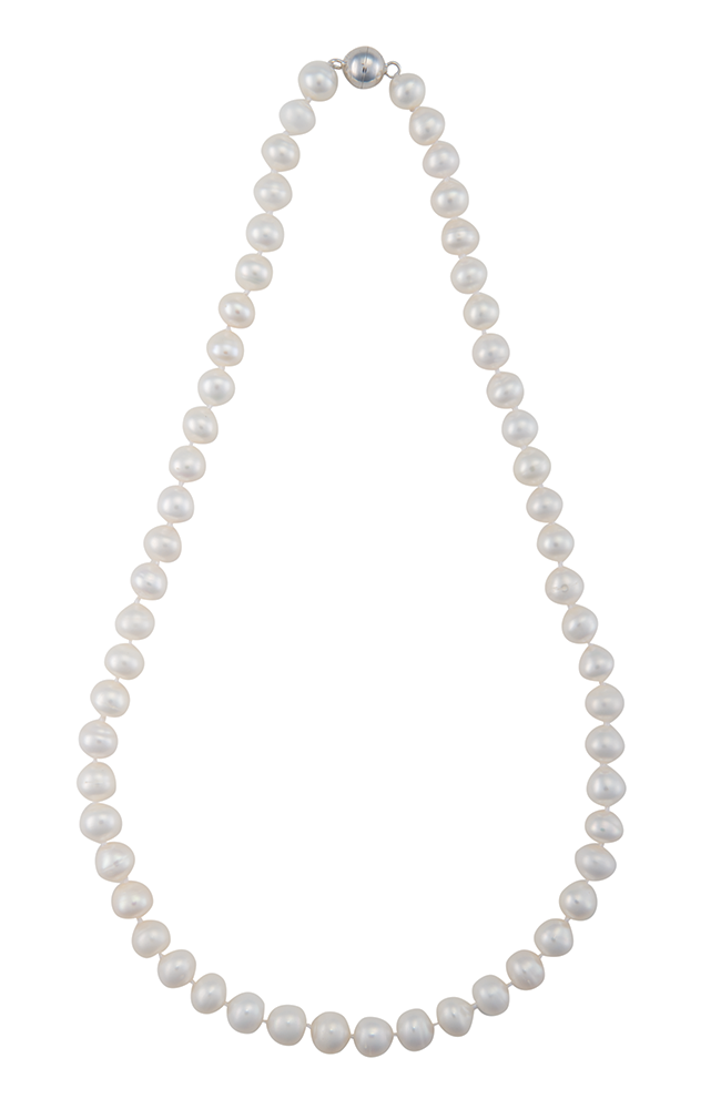 Elegant 18-inch freshwater pearl strand necklace with 8-9mm white cultured pearls and stainless steel magnetic clasp.