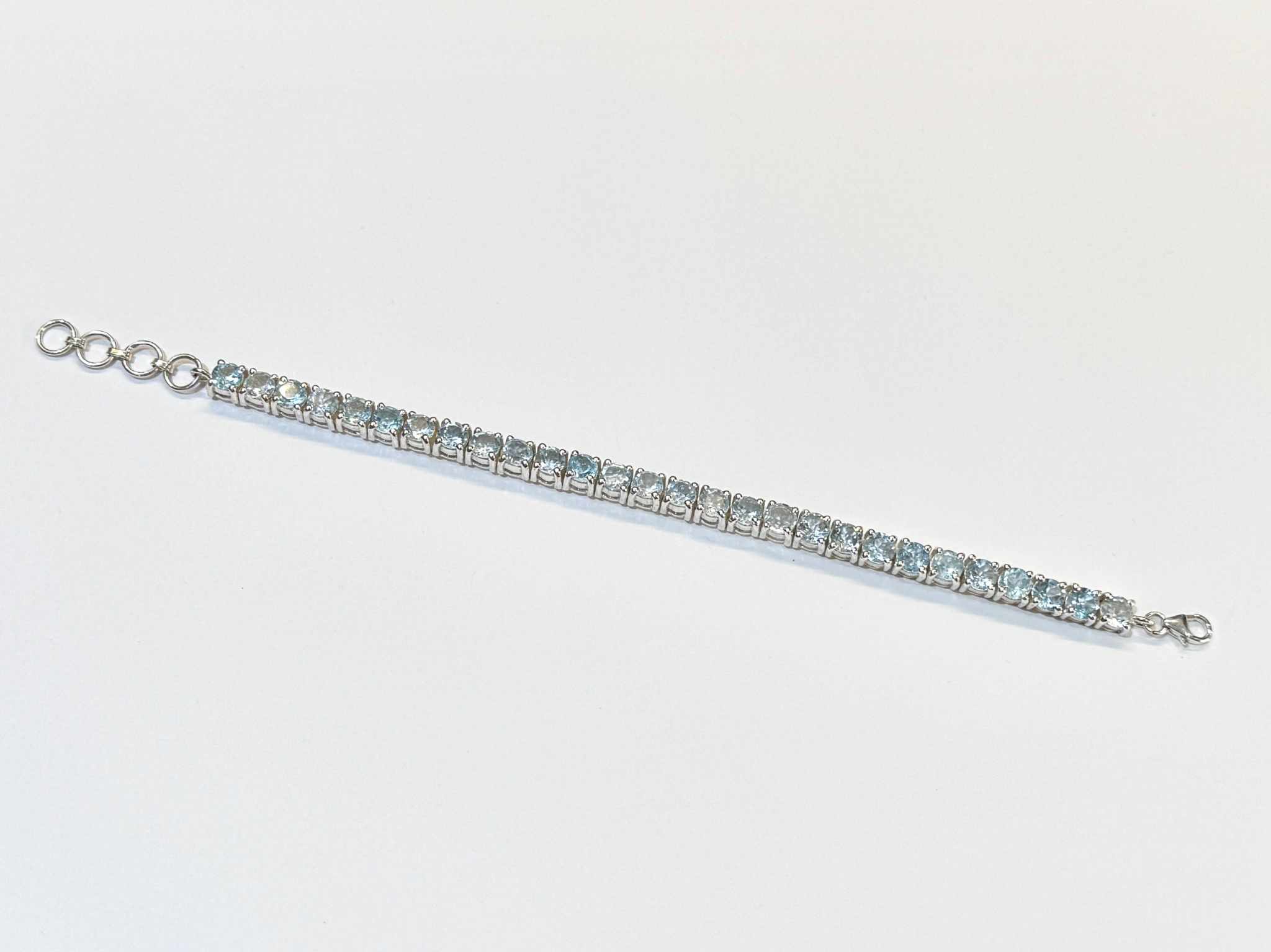 15.68 CTW 5mm Round Faceted Cut Sky Blue Topaz