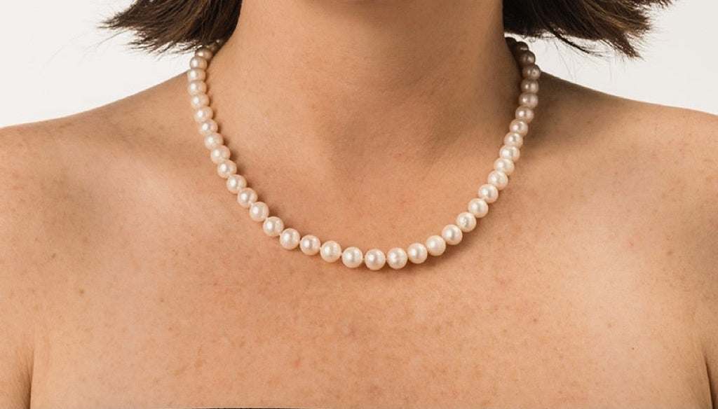 18-inch elegant freshwater pearl strand necklace with 8-9mm cultured pearls on silk thread
