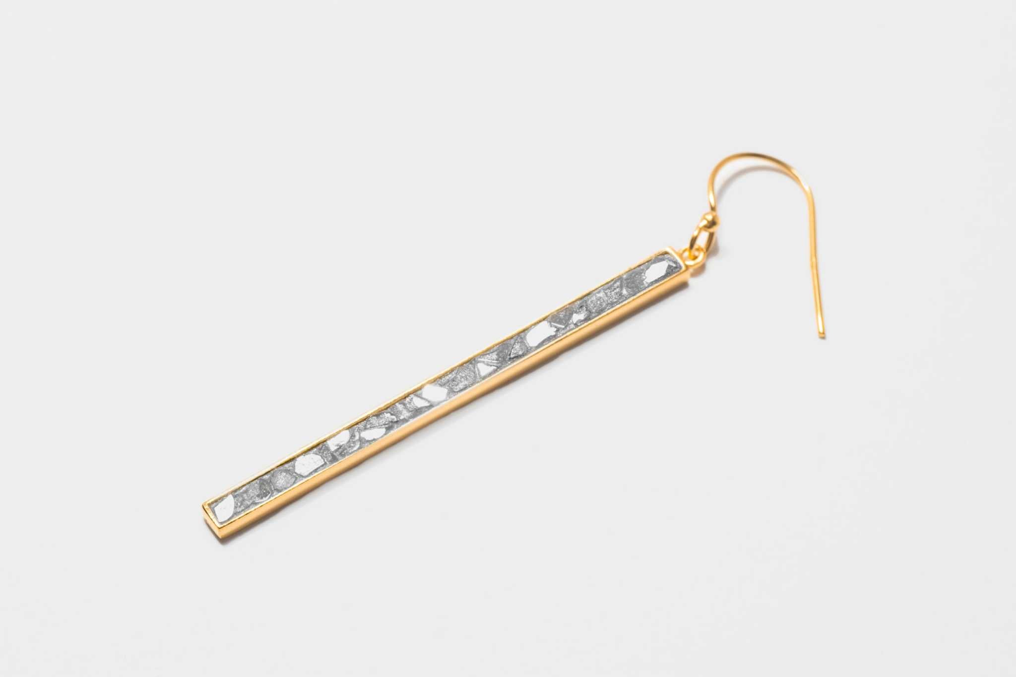 Miladi large gold vermeil earring with raw uncut diamonds and silver resin in a long geometric design