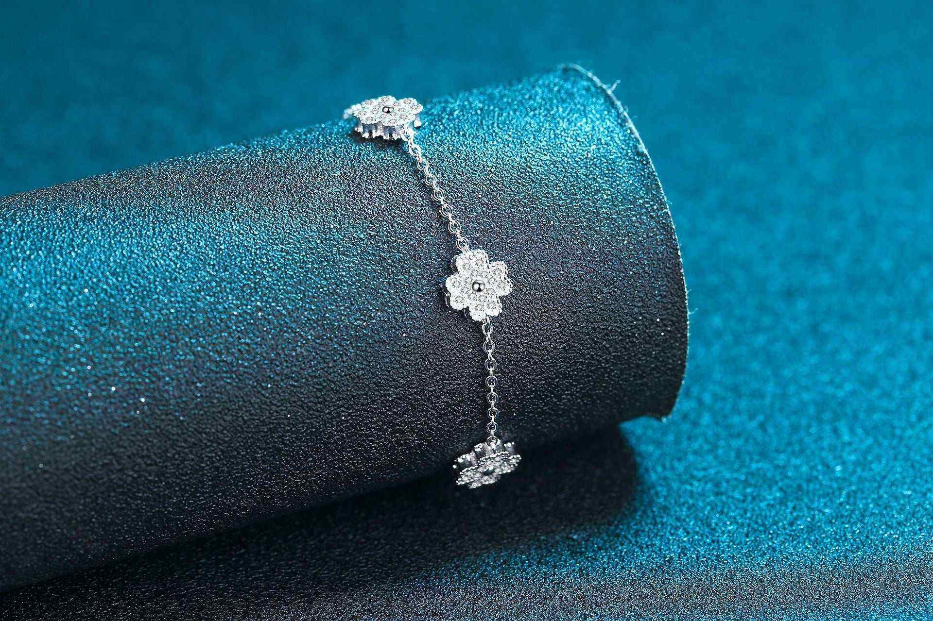 0.64 CTW DEW Lucky Clover Freesia Flower Colorless Melee Moissanites A