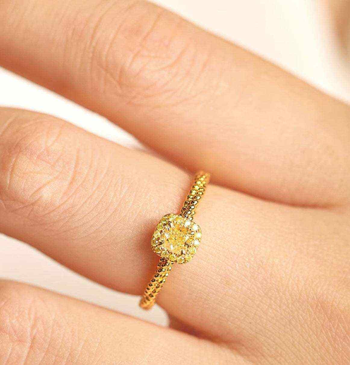 18K Yellow Gold Cube Sugar Square Gem Dough Twisted Ring