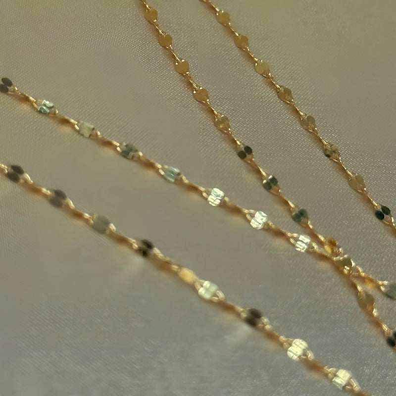 18K yellow gold keyhole lips link chain necklace with delicate polished finish and 18-inch length