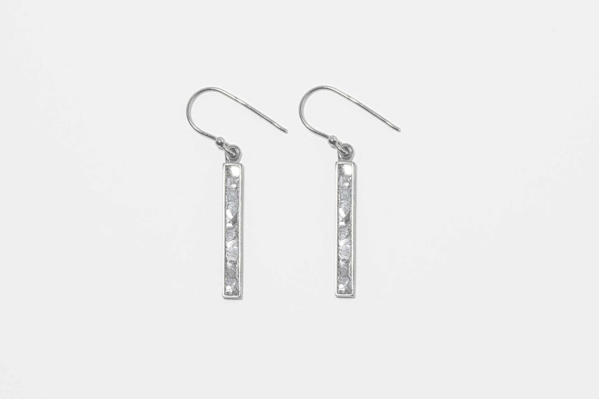 Miladi small oxidized silver earrings with long rectangular design and raw uncut diamonds